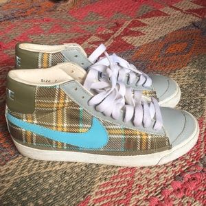 Nike blazer mid plaid flannel. Women’s size 7